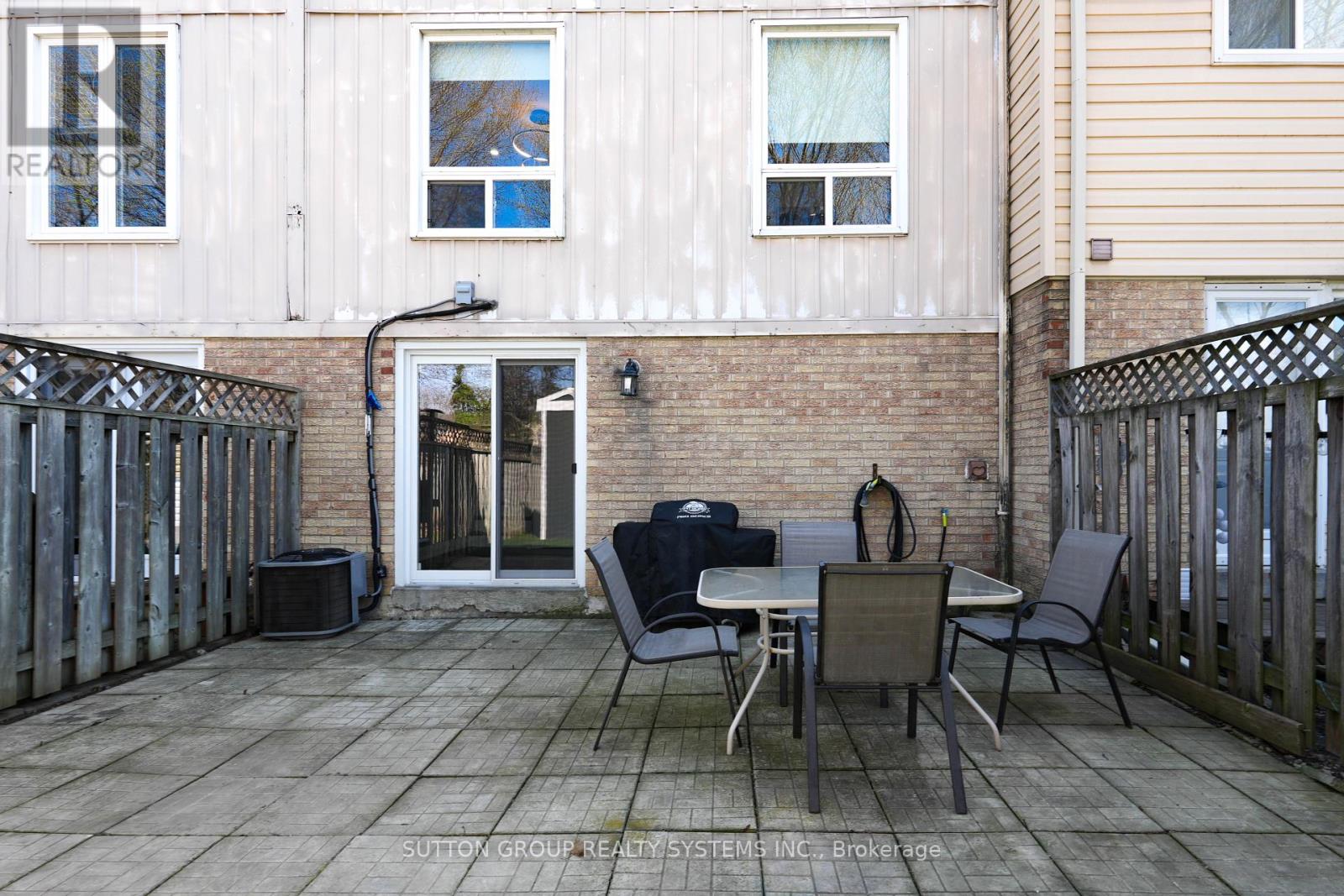 70 COURTLEIGH SQUARE - 38
