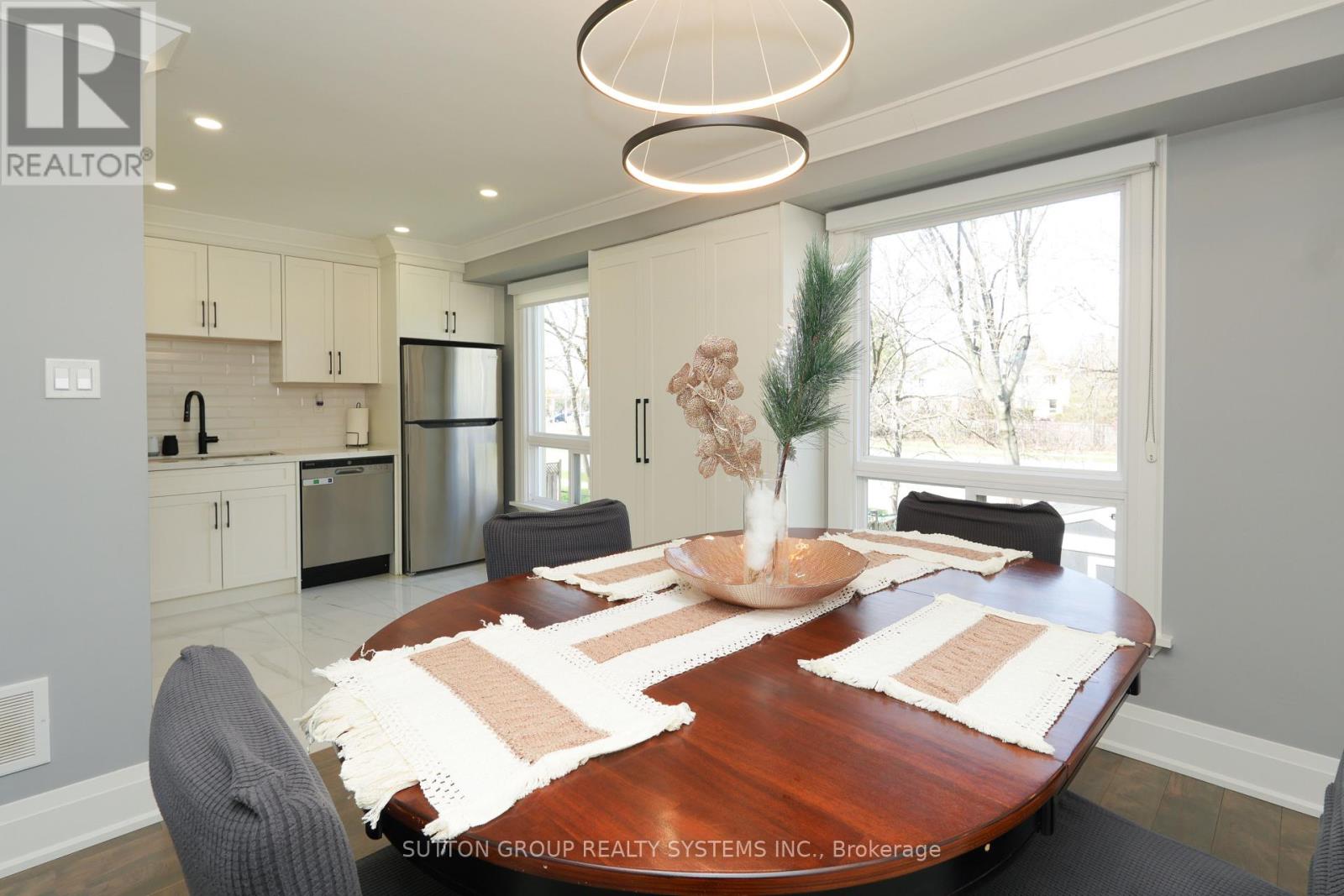 70 COURTLEIGH SQUARE - 4