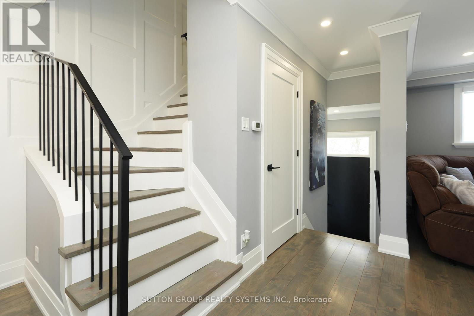70 COURTLEIGH SQUARE - 9