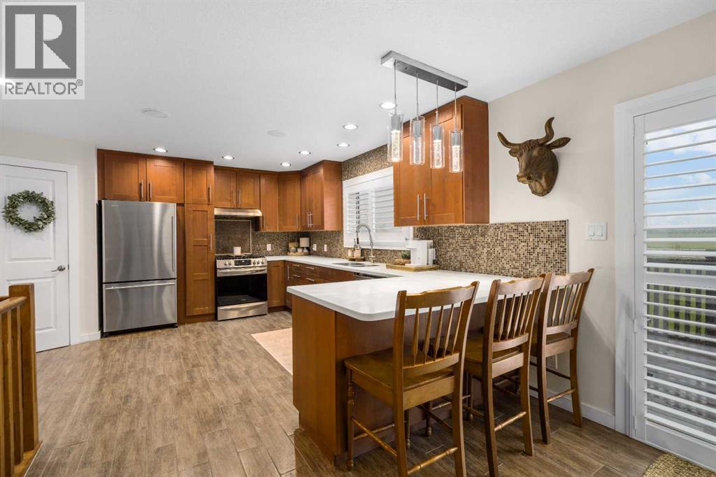 Kitchen w/Breakfast Bar