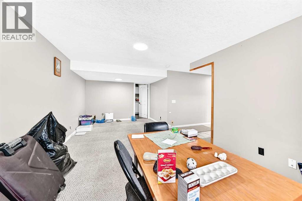 79 Castledale Way NE - 36
