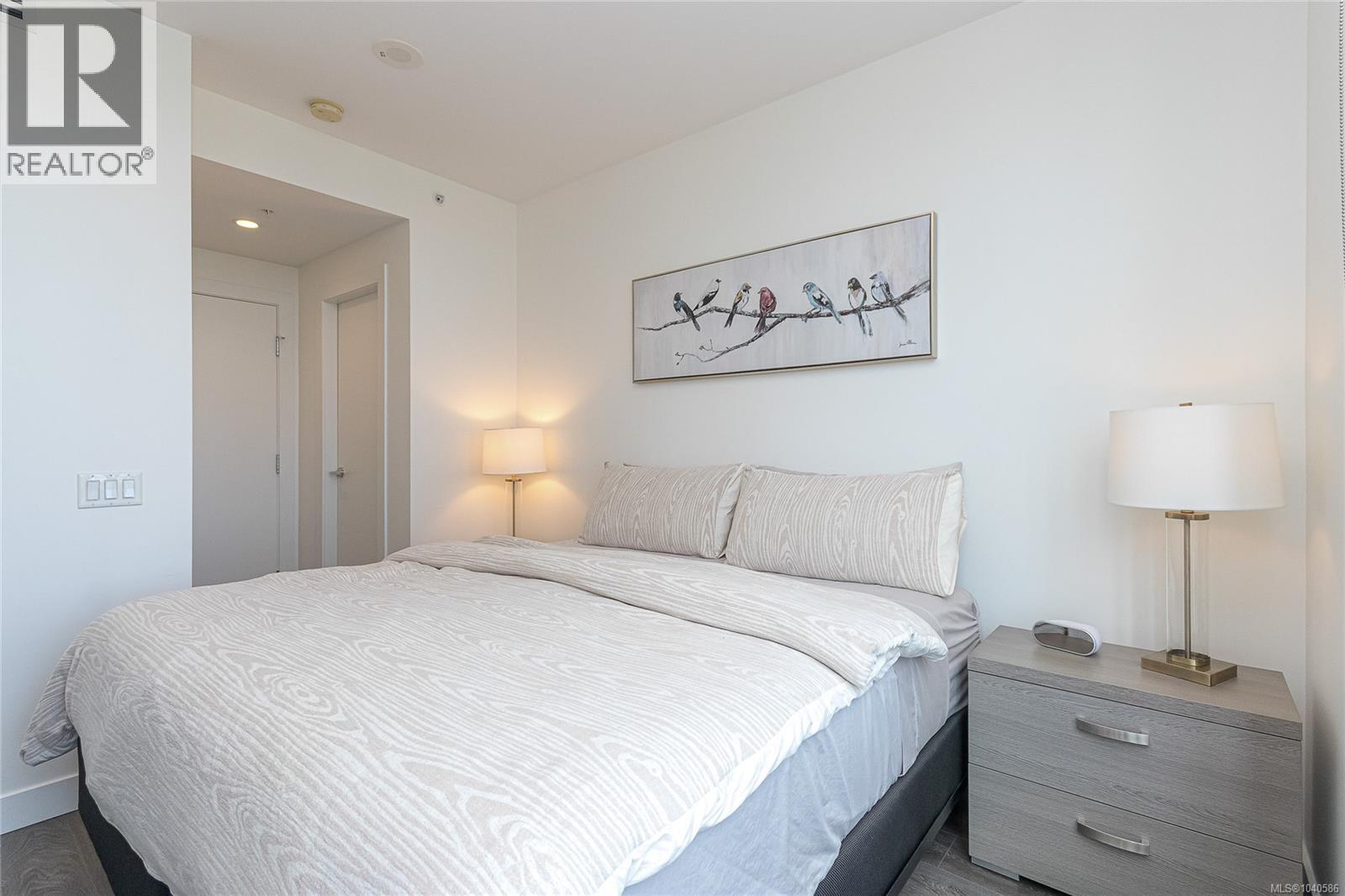 #907 60 Saghalie Rd - 25