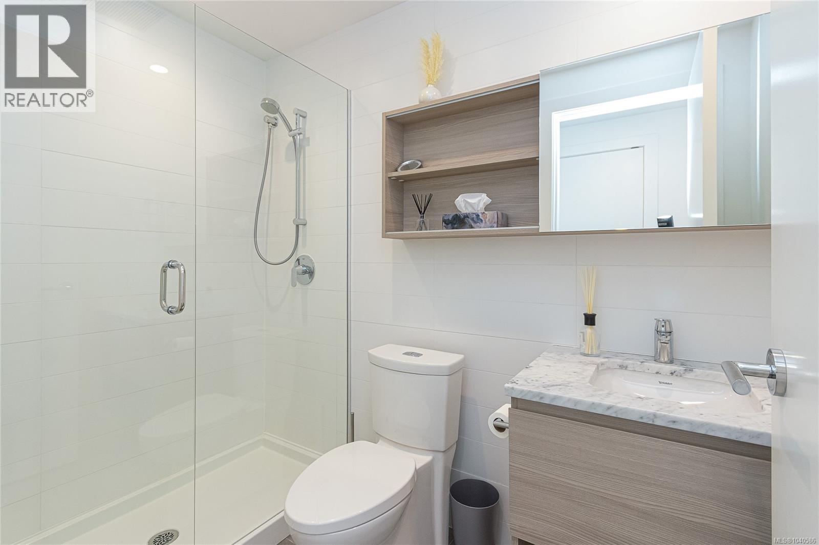 #907 60 Saghalie Rd - 27
