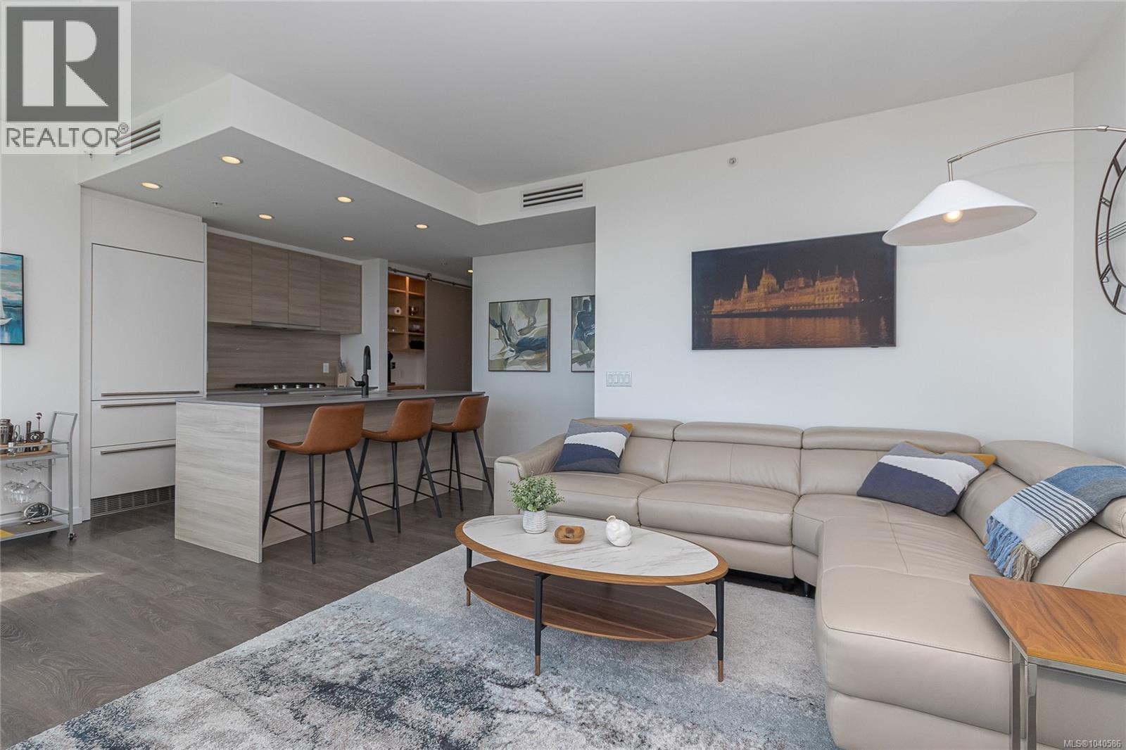 #907 60 Saghalie Rd - 8