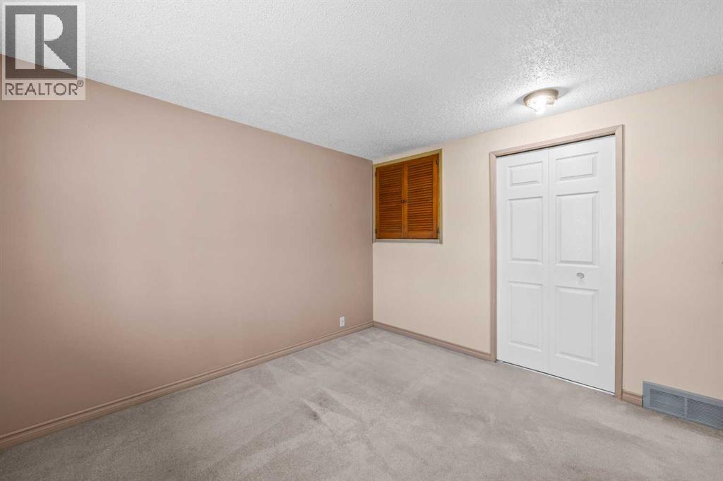 60 Ogmoor Crescent SE — photo 25