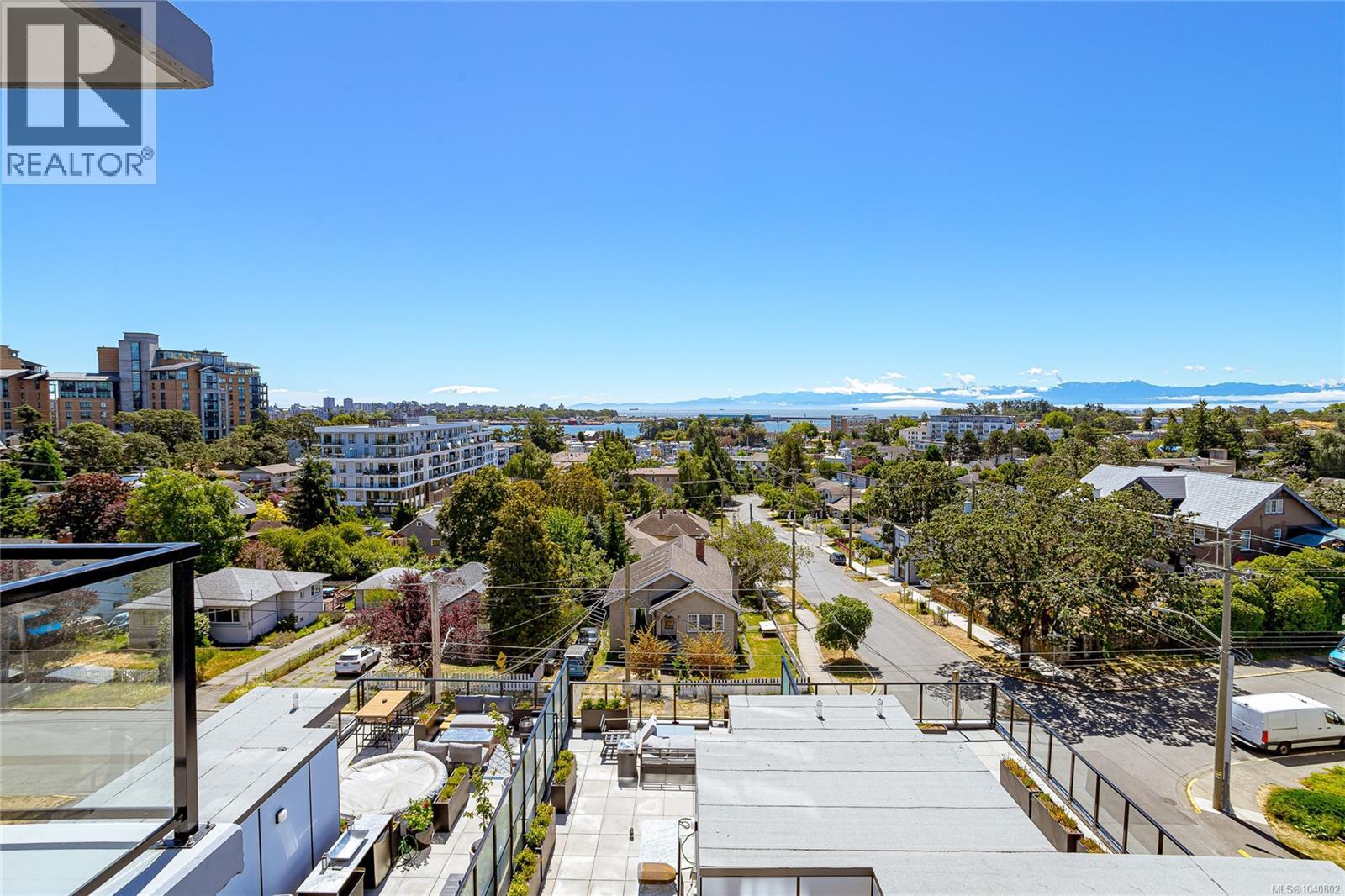 #301 899 Esquimalt St - 22