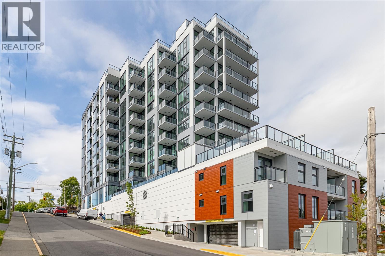 #301 899 Esquimalt St - 34