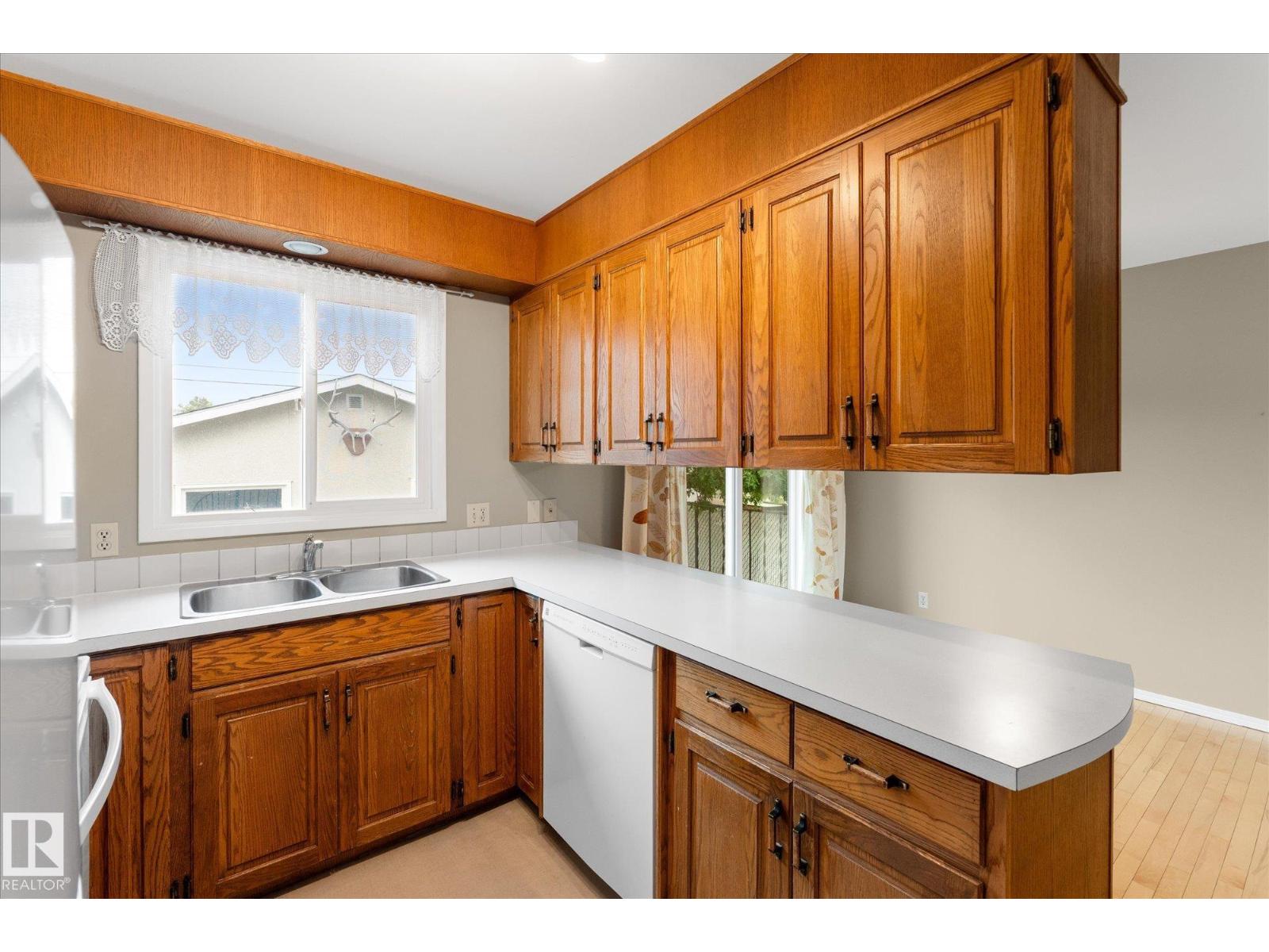 5927 138 AV NW — photo 11