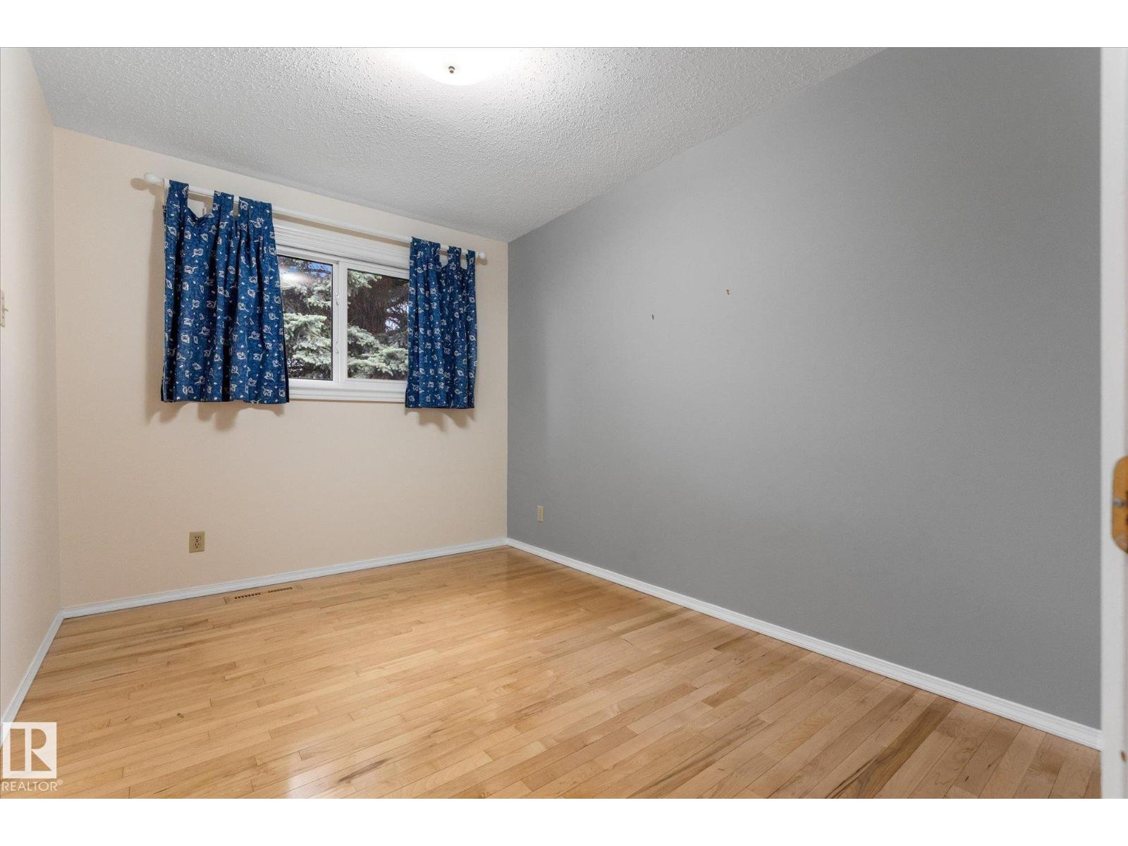 5927 138 AV NW — photo 12