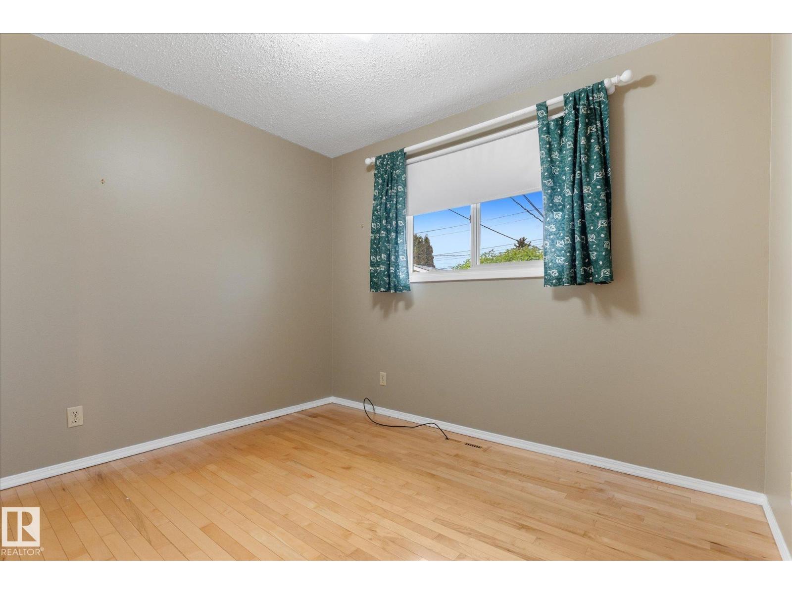 5927 138 AV NW — photo 17