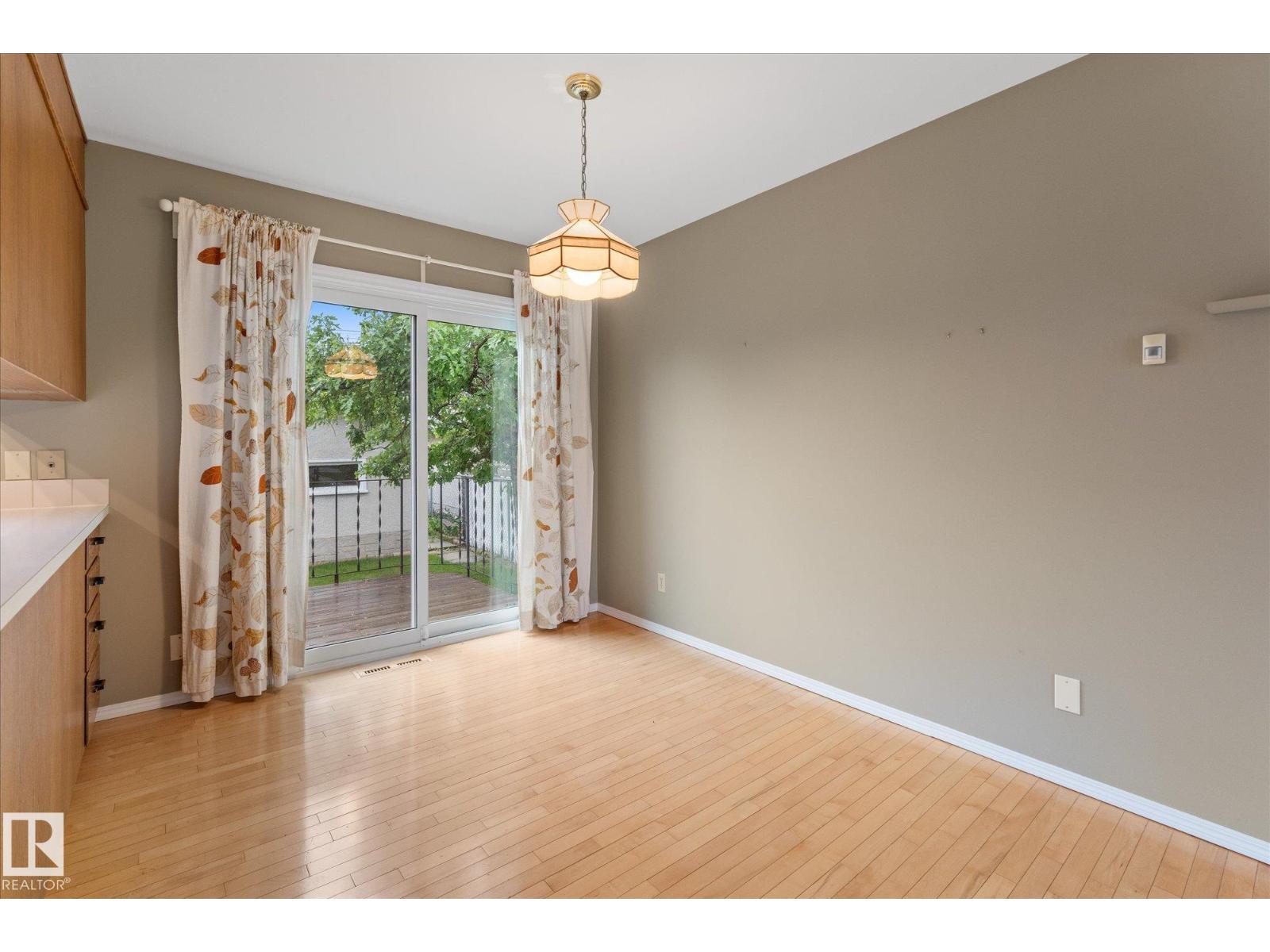 5927 138 AV NW — photo 7