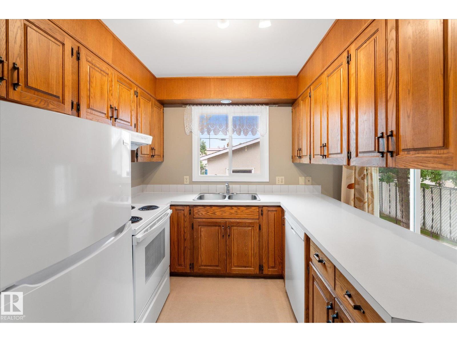 5927 138 AV NW — photo 9