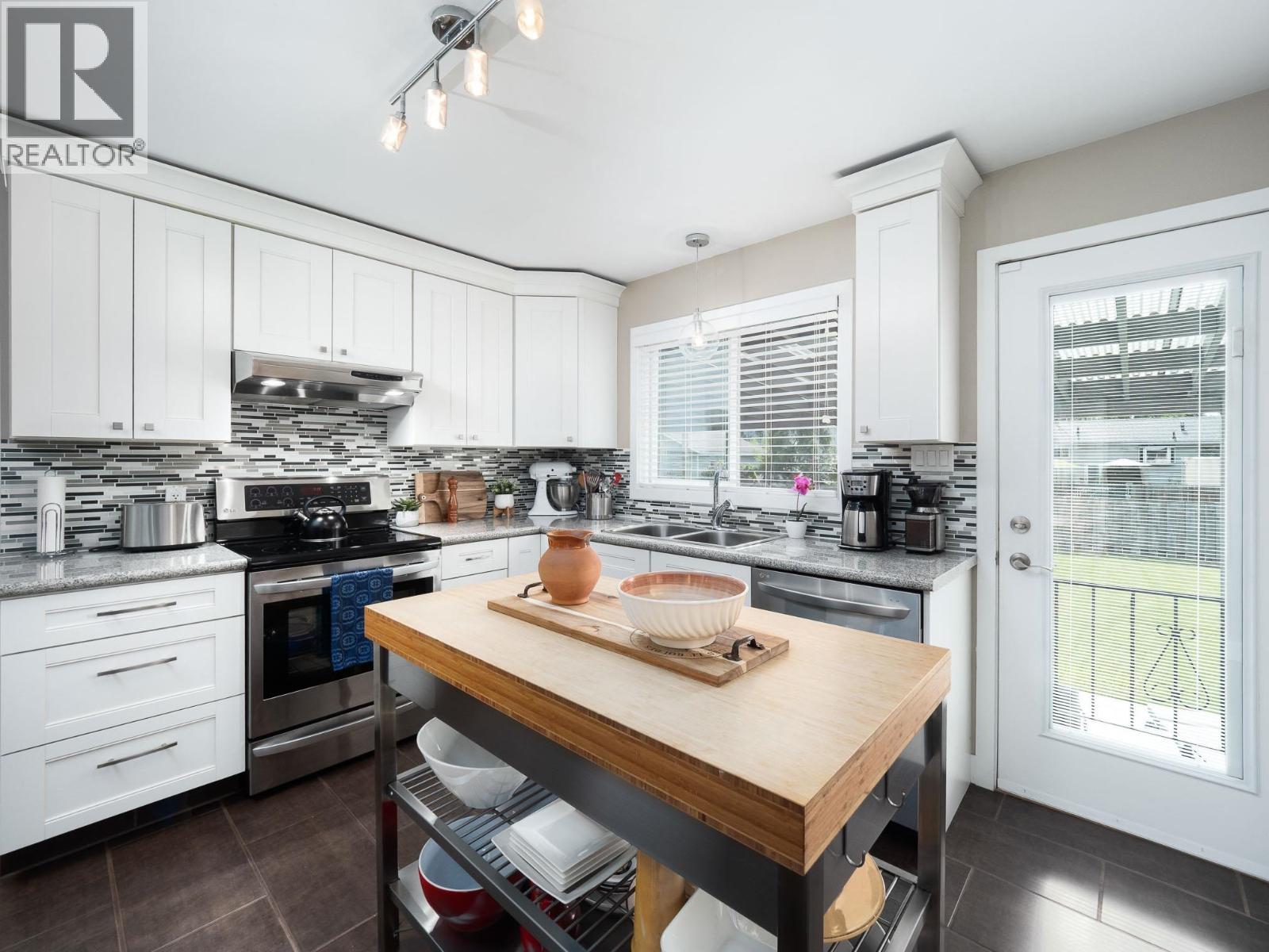 Photo 13 of 33 — 225 N NICHOLSON STREET · Prince George, BC