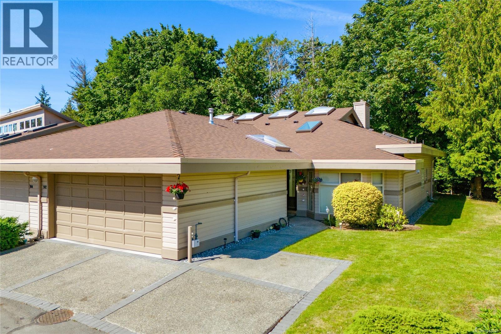 902 Lakes Blvd - 1