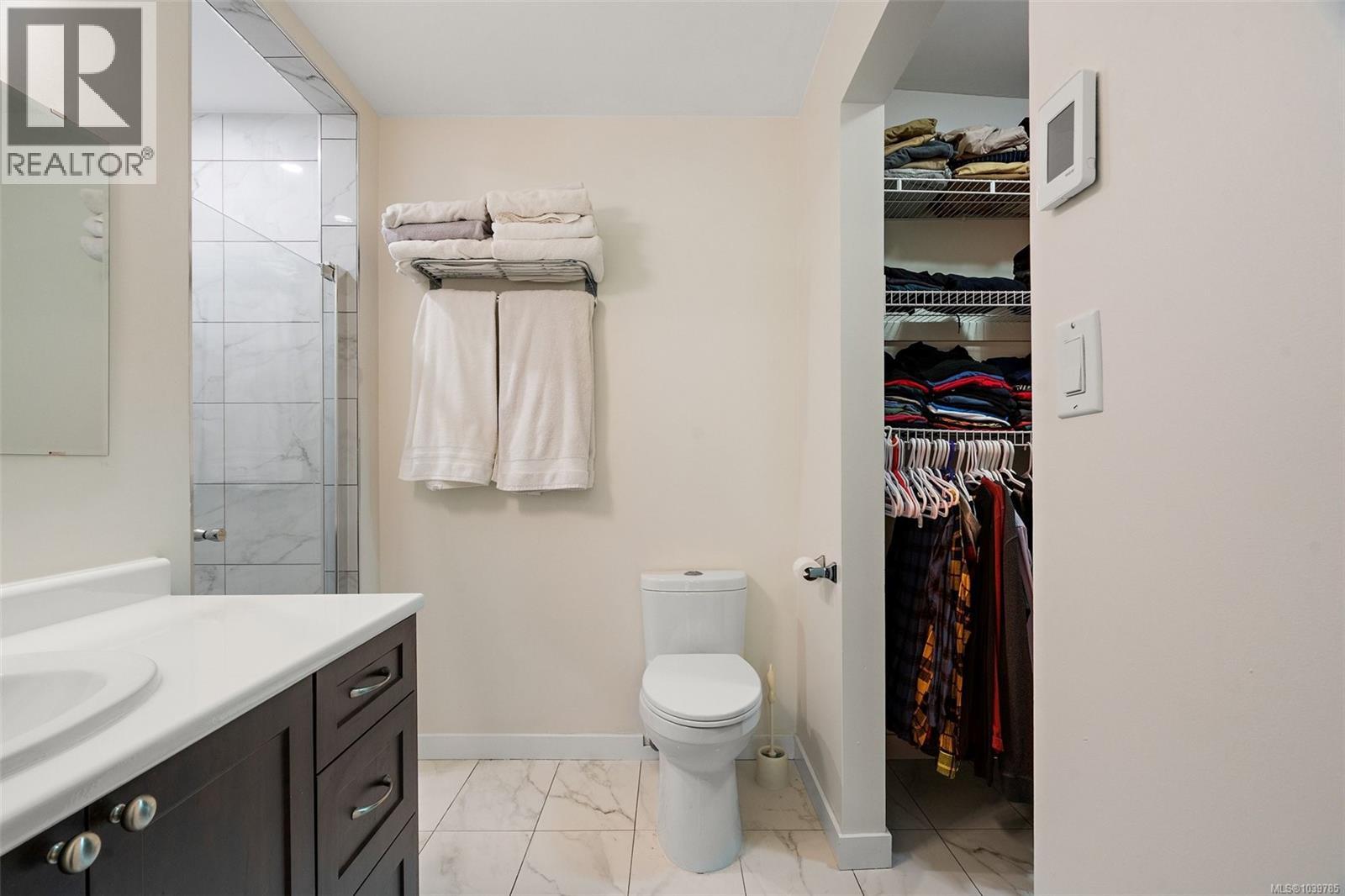 B 4450 Tyndall Avenue, Saanich