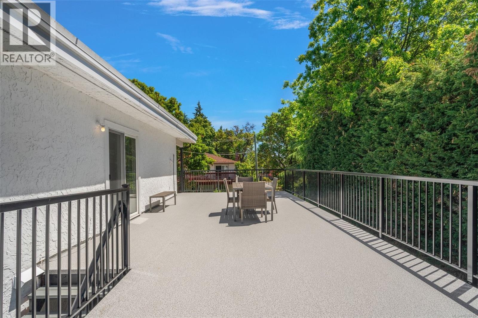 B 4450 Tyndall Avenue, Saanich