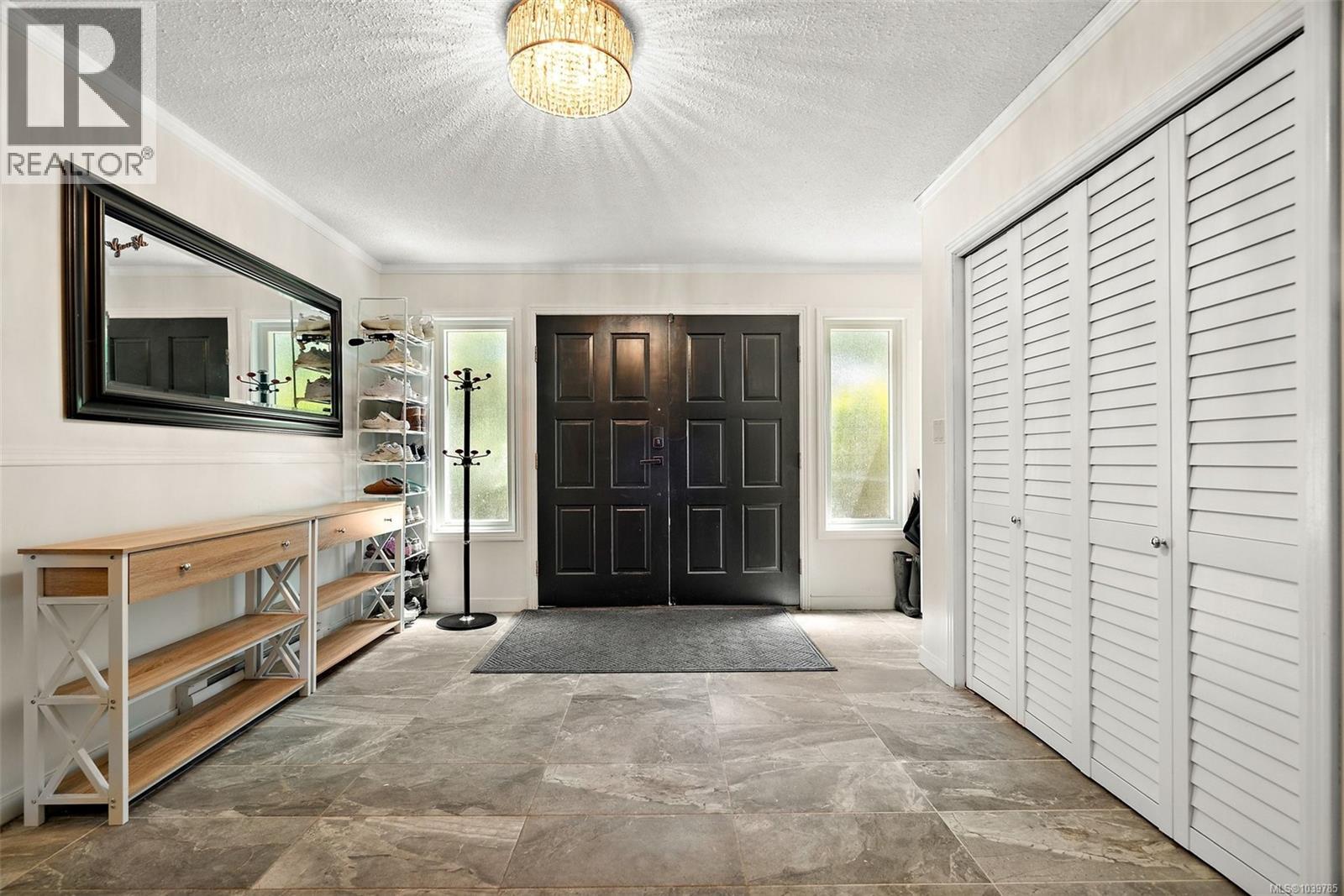 B 4450 Tyndall Avenue, Saanich