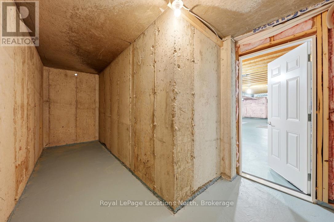 31 TEA ROSE ROAD - 33