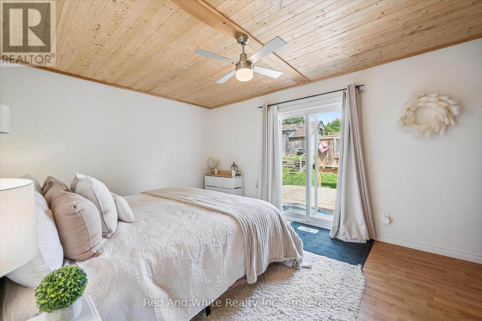 24 BYTON LANE - 18