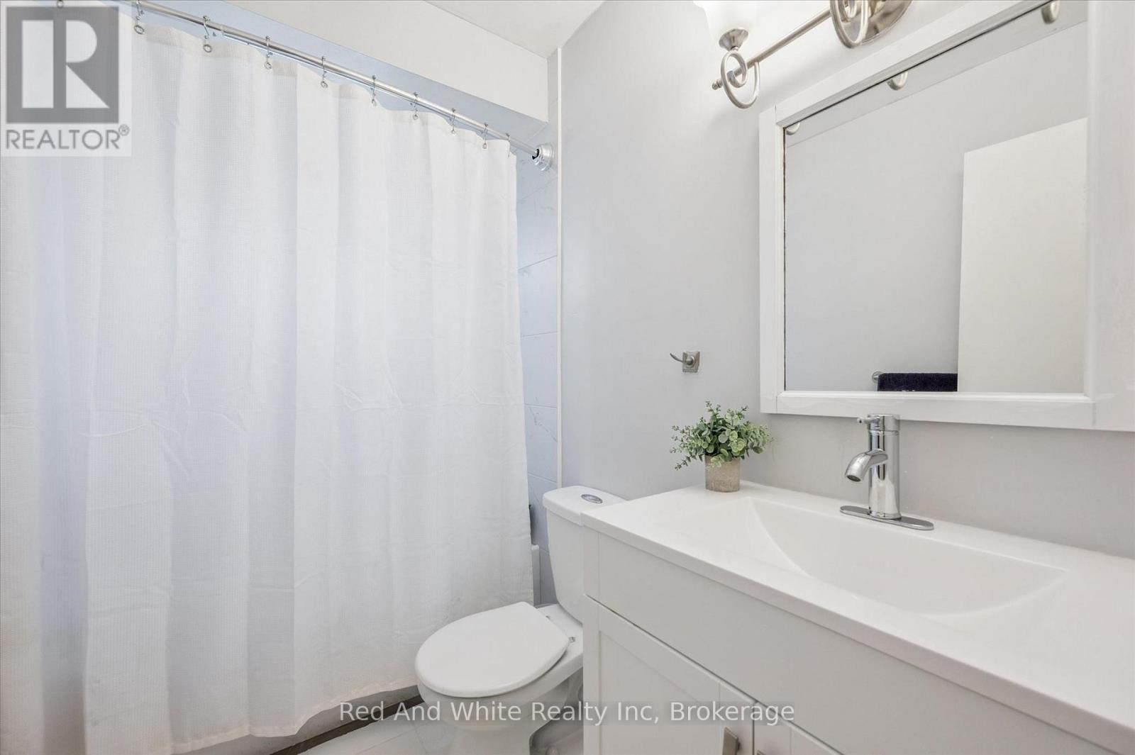 24 BYTON LANE - 21