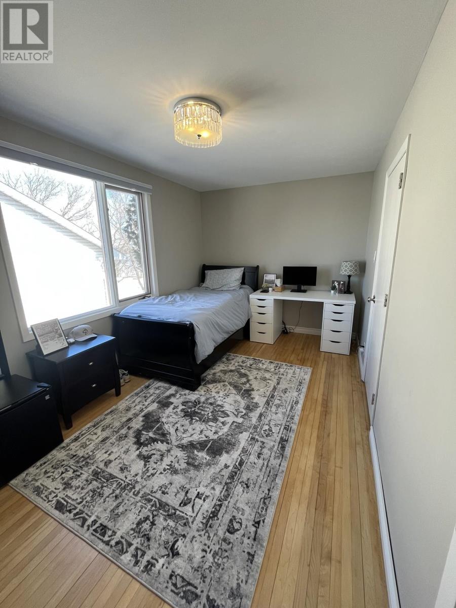 1115 River Road West - 15