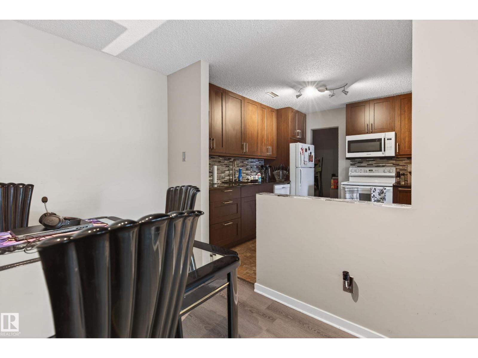 #35 3111 142 AV NW - 10