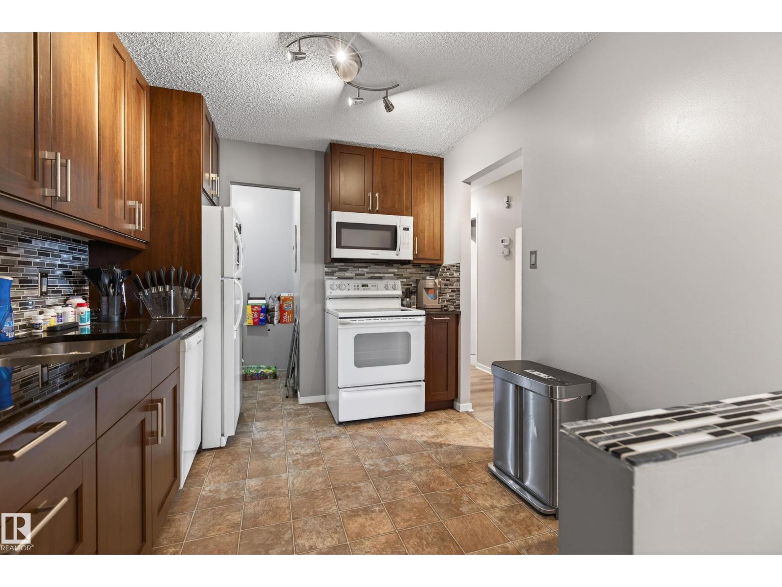 #35 3111 142 AV NW - 11