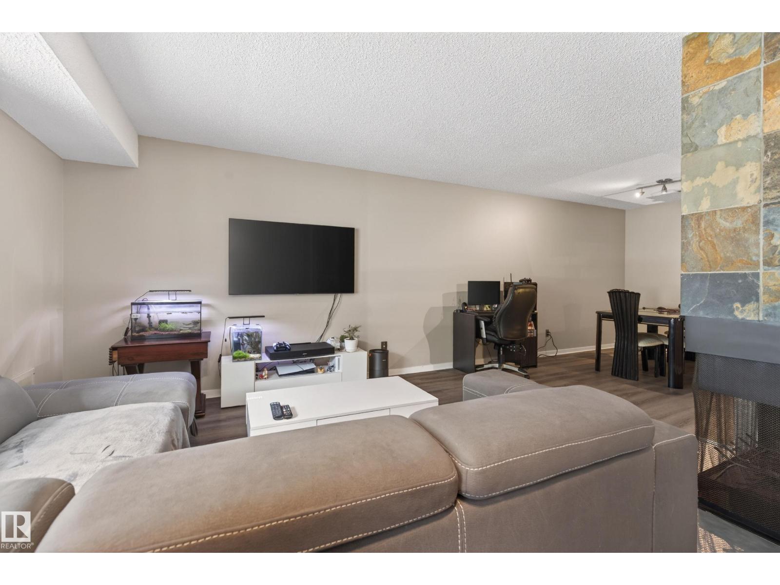 #35 3111 142 AV NW - 3