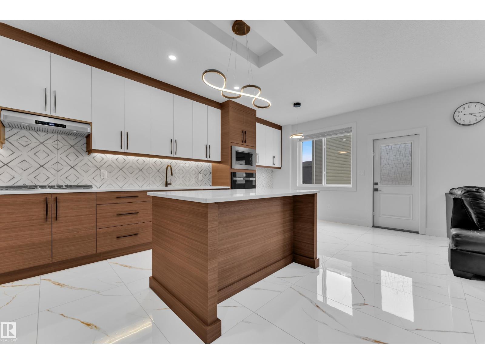 6008 19 ST NE - 2