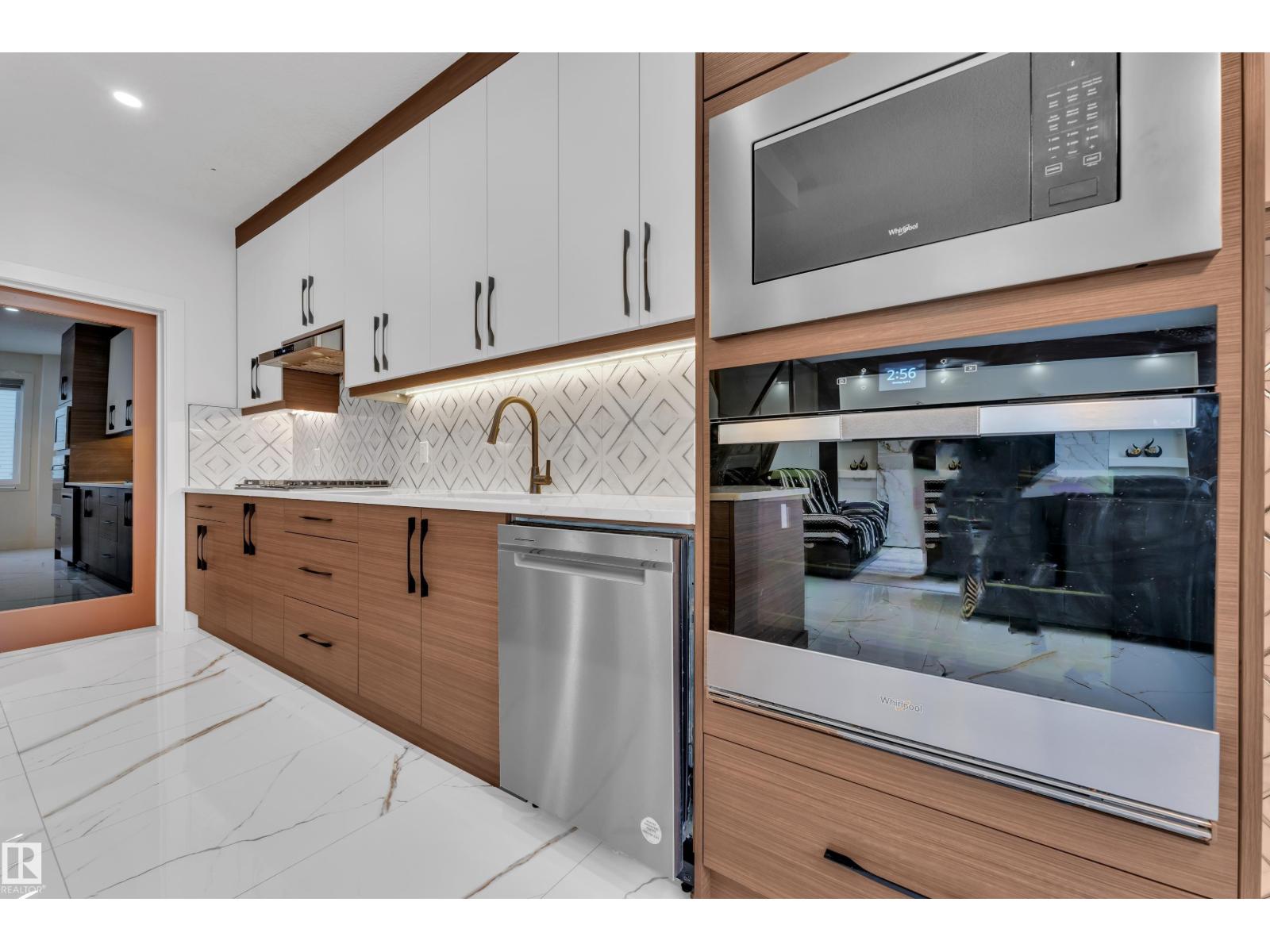 6008 19 ST NE - 3