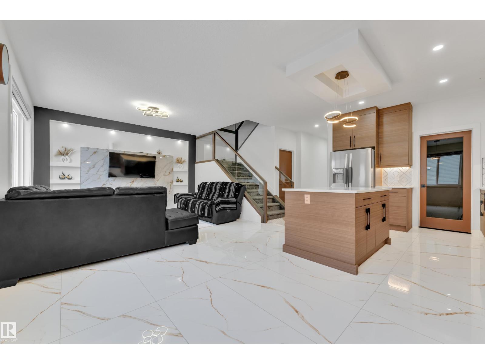 6008 19 ST NE - 5