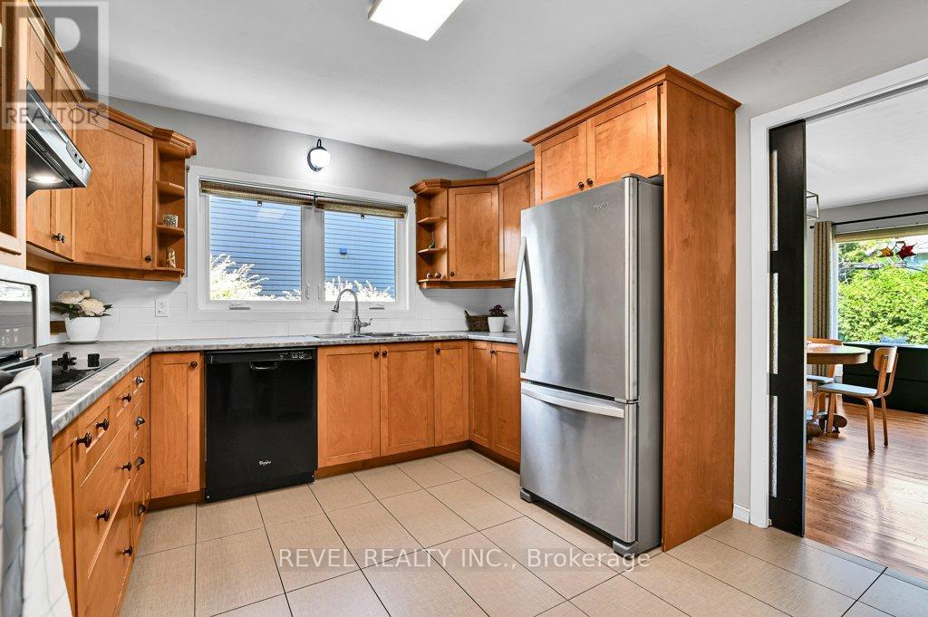 6 Bed, 3 Bath House for Sale in Ottawa – 2555 REGINA STREET, Ottawa – MLS# X13459744 - Image 11