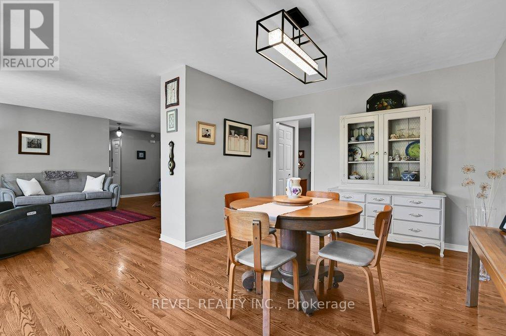 6 Bed, 3 Bath House for Sale in Ottawa – 2555 REGINA STREET, Ottawa – MLS# X13459744 - Image 8