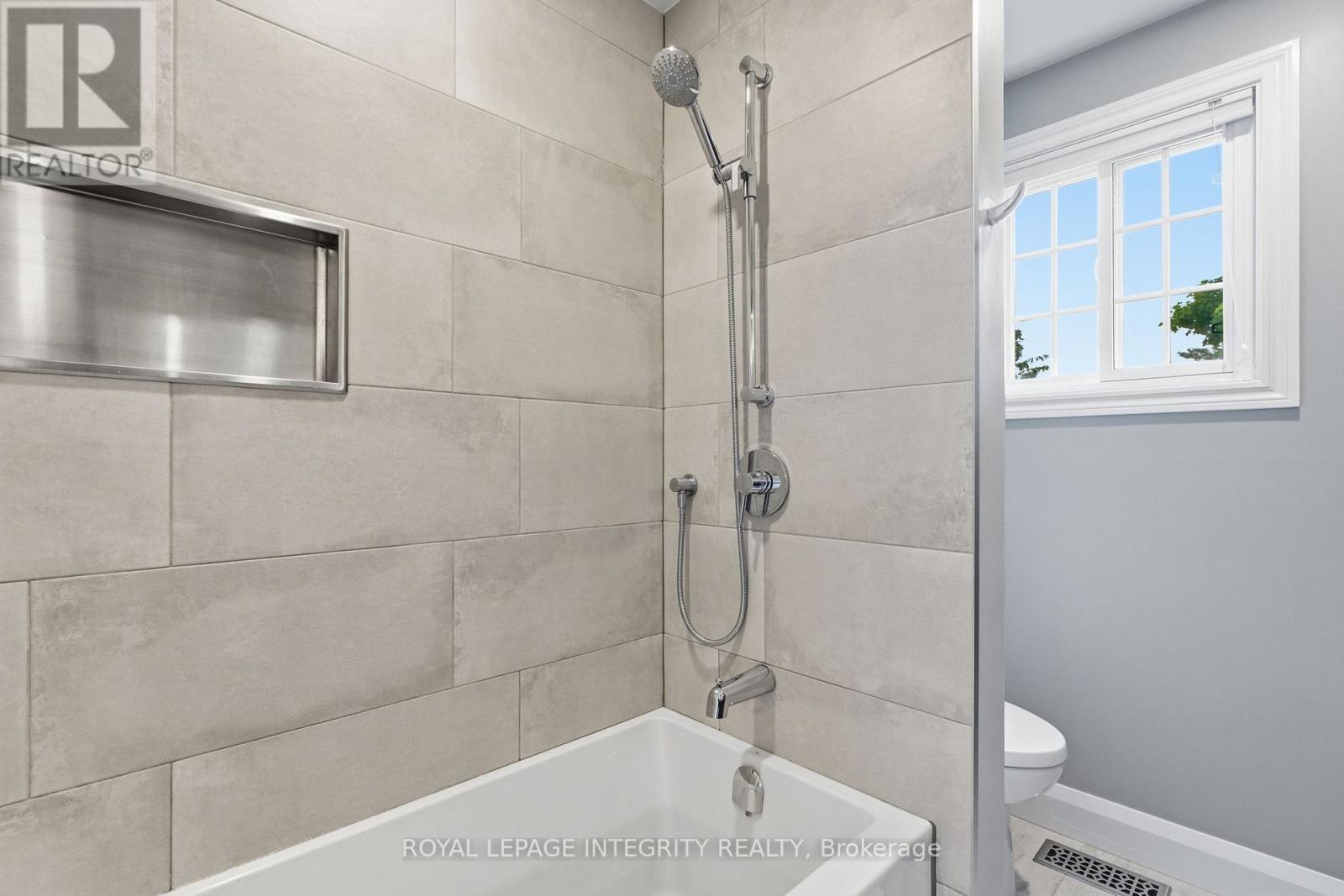 3 Bed, 4 Bath House for Sale in Ottawa – 192 PARK GROVE DRIVE, Ottawa – MLS# X13459866 - Image 27