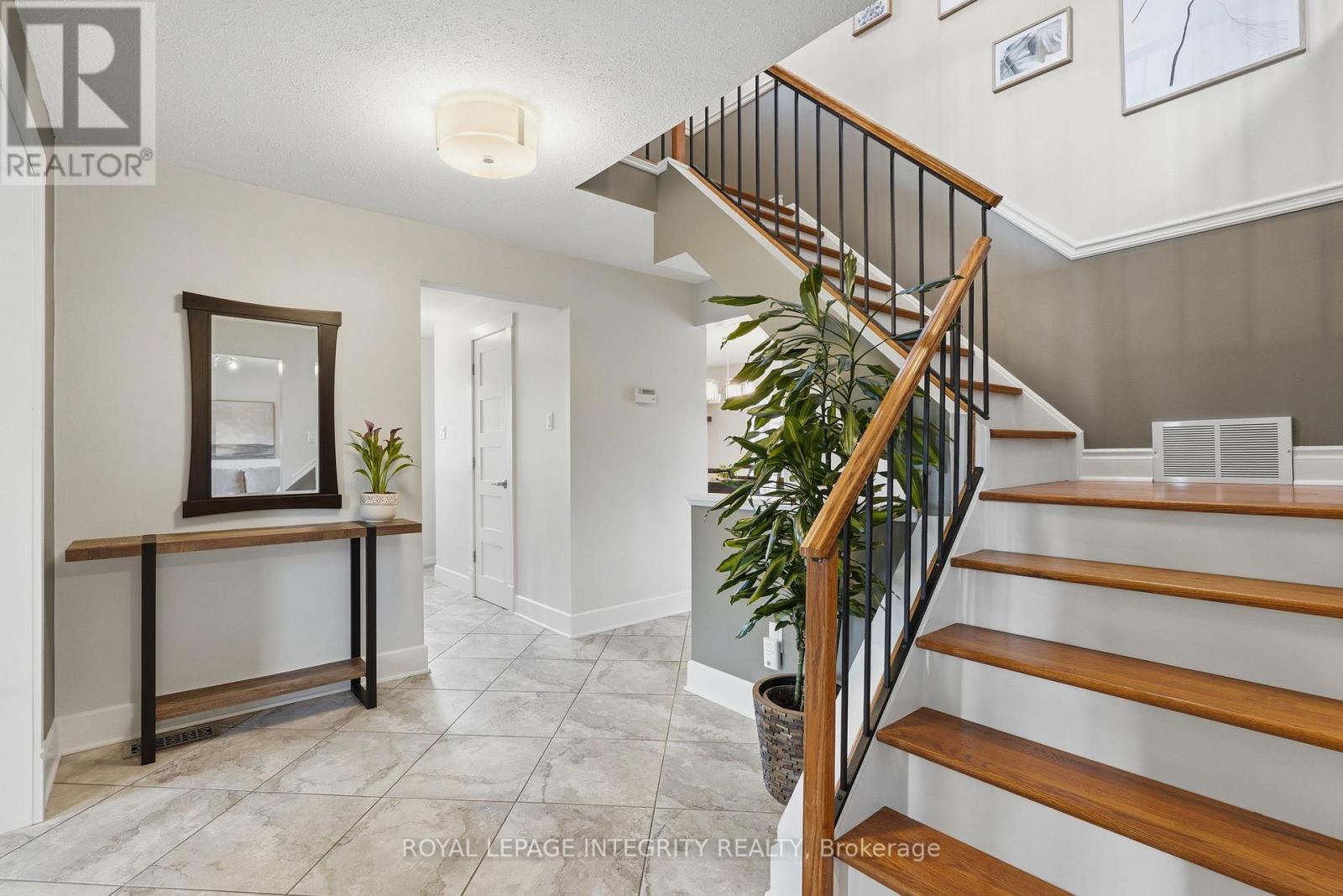 3 Bed, 4 Bath House for Sale in Ottawa – 192 PARK GROVE DRIVE, Ottawa – MLS# X13459866 - Image 7