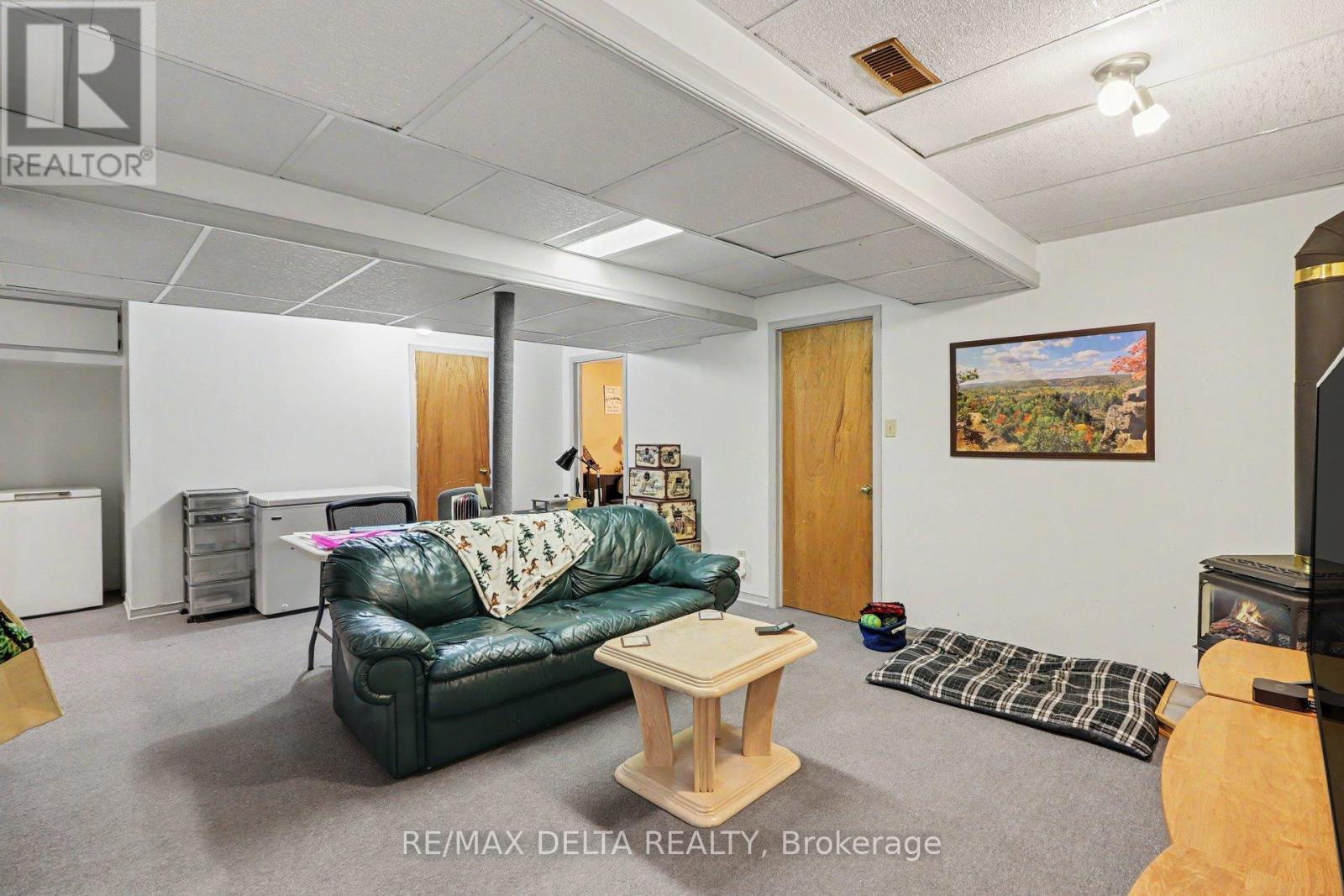 3711 MARCIL ROAD - 32