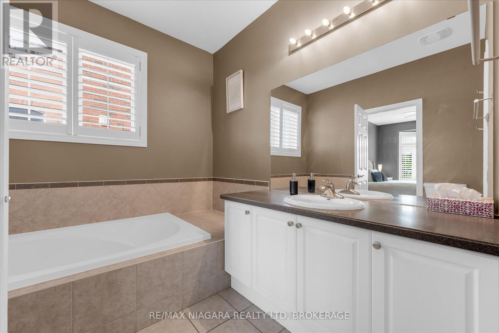 404 WRIGHT CRESCENT - 10