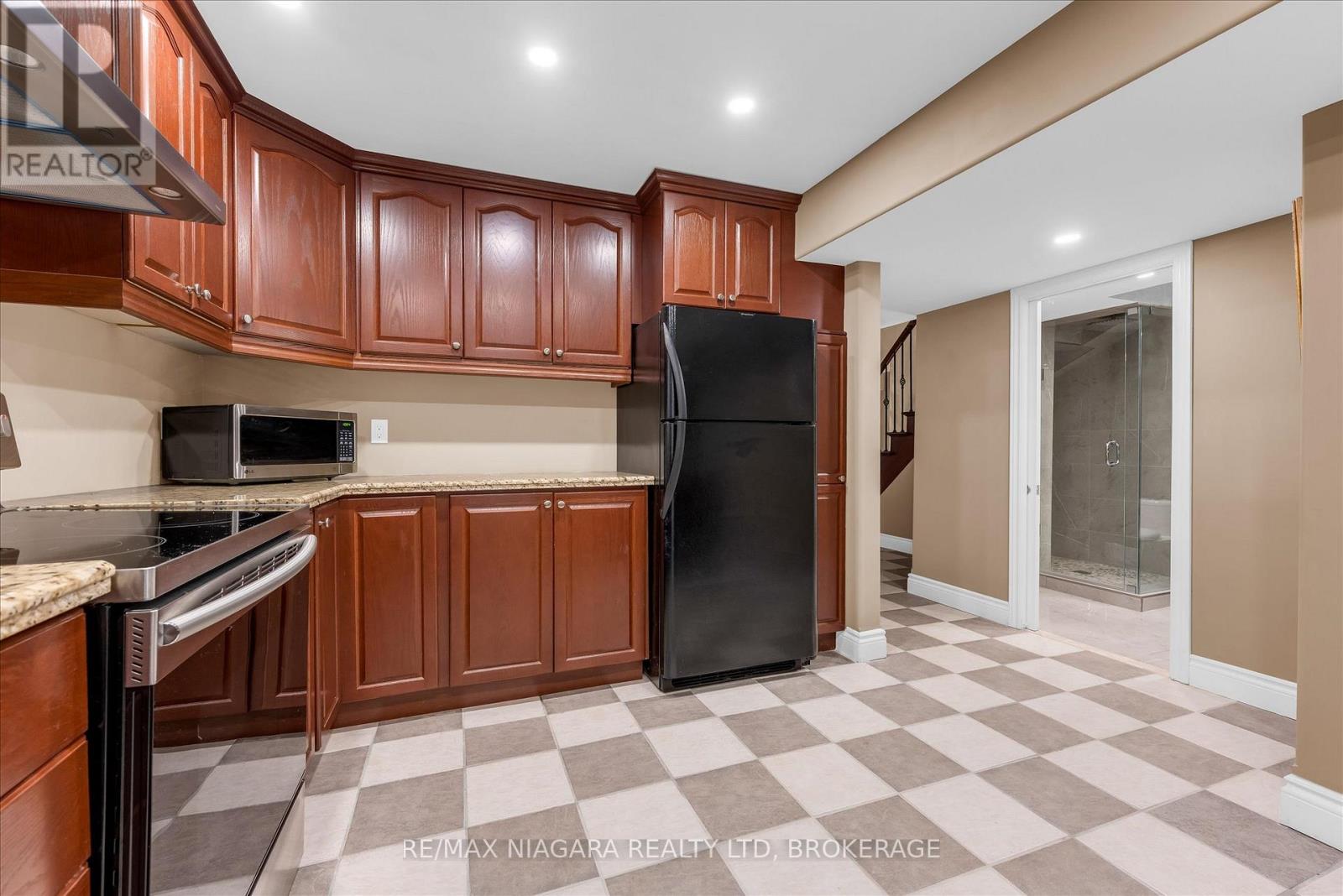 404 WRIGHT CRESCENT - 17