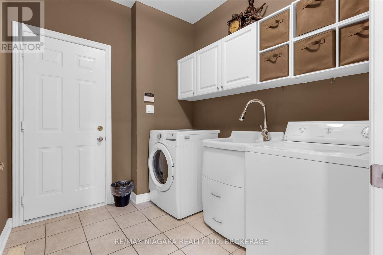 404 WRIGHT CRESCENT - 5