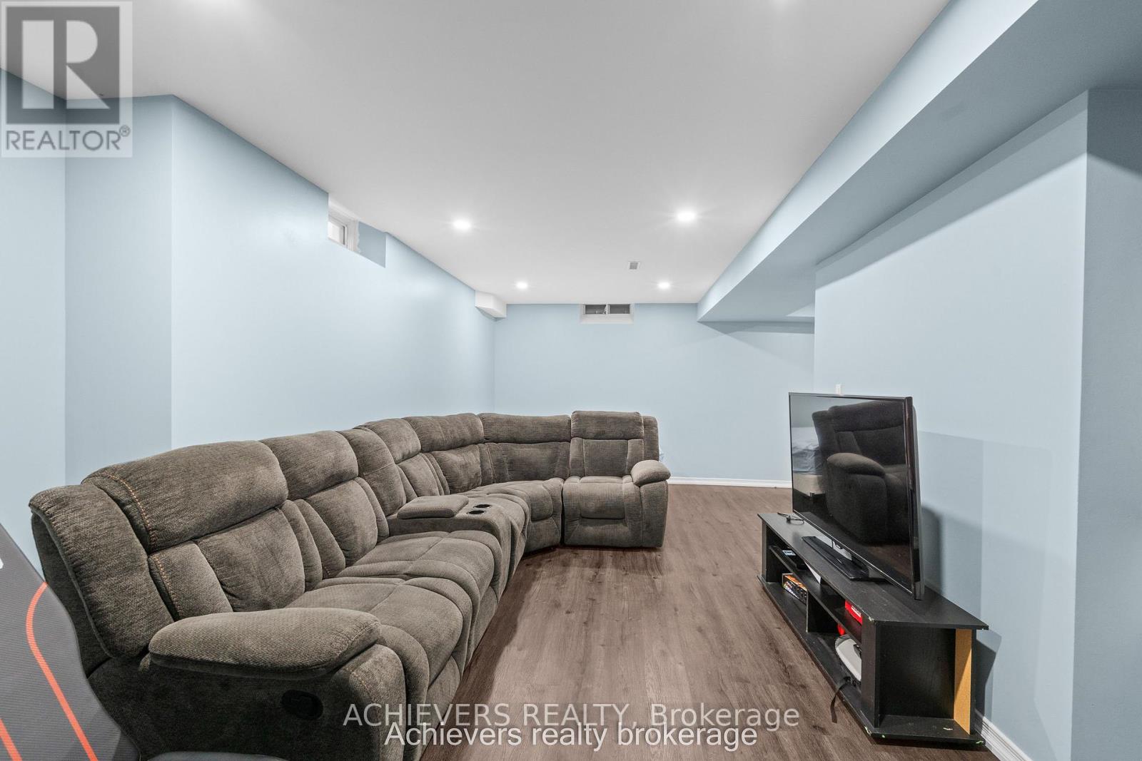 66 LEGGOTT AVENUE - 29