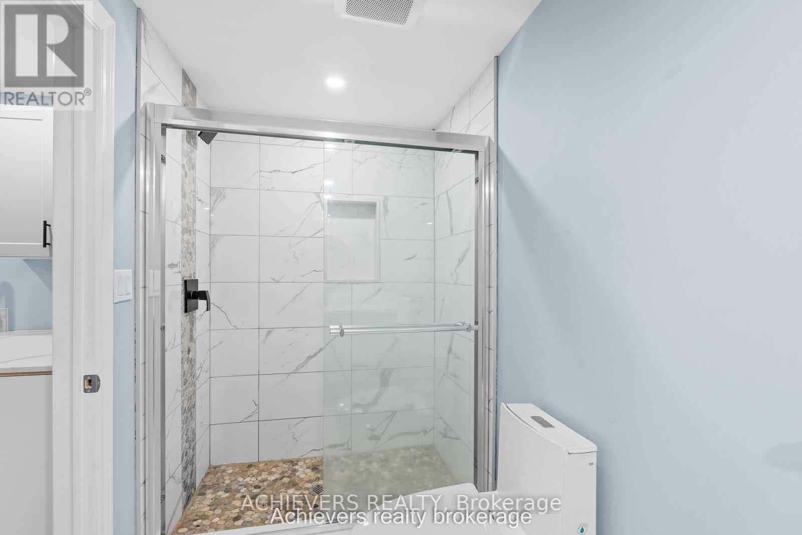 66 LEGGOTT AVENUE - 33