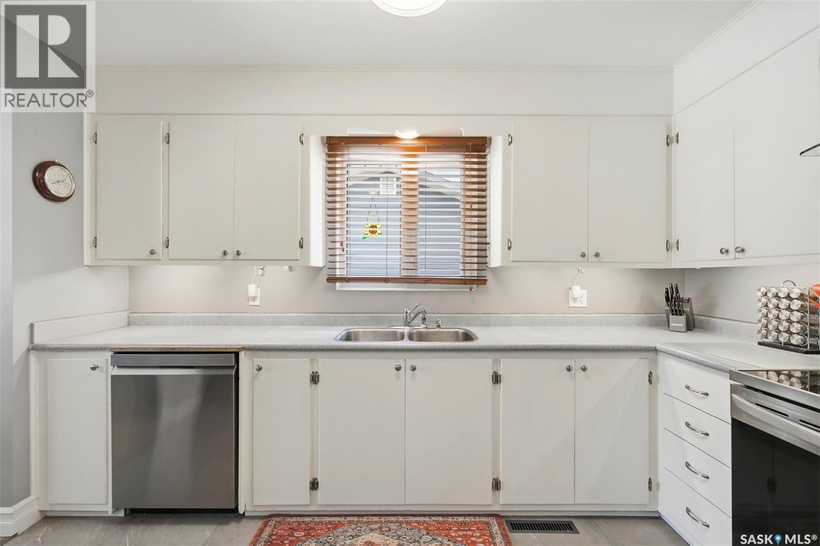 2510 Lansdowne AVENUE — photo 10