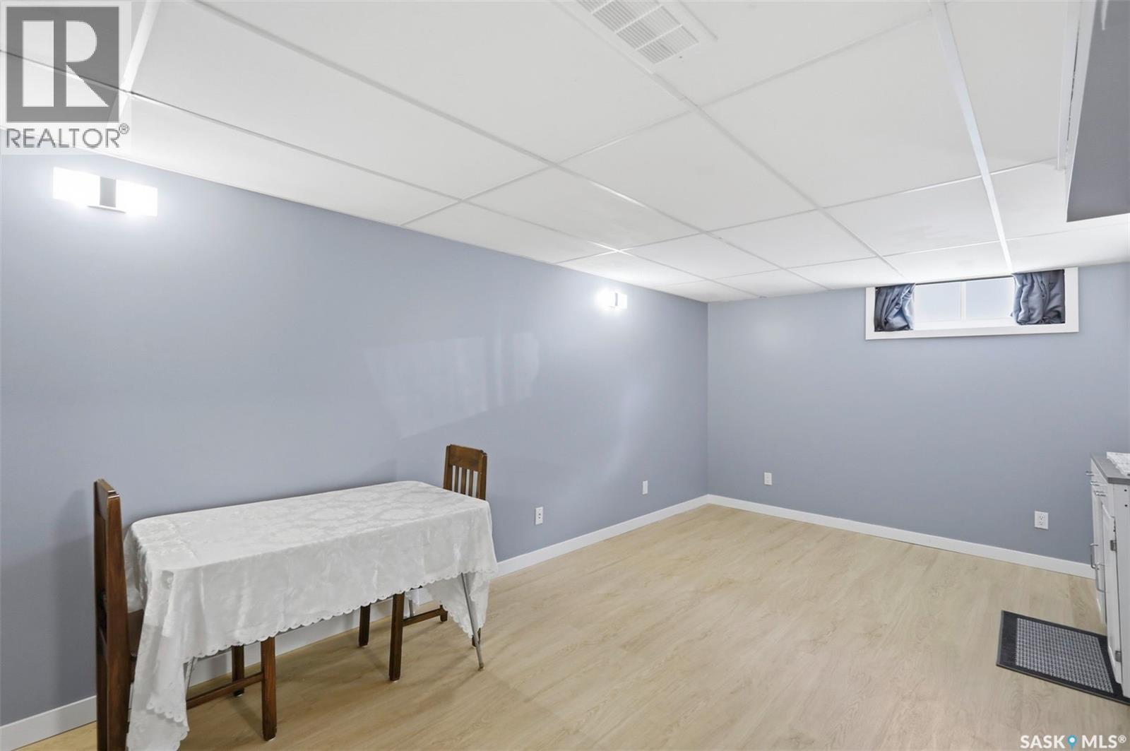 2510 Lansdowne AVENUE — photo 23
