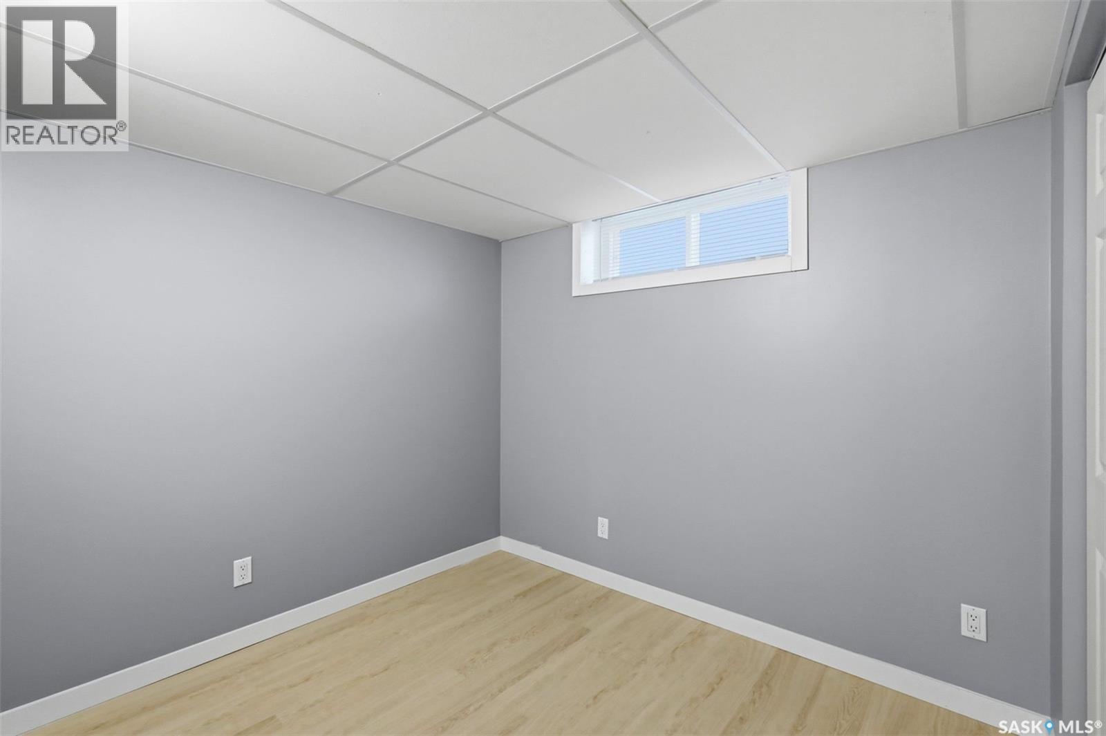 2510 Lansdowne AVENUE — photo 27