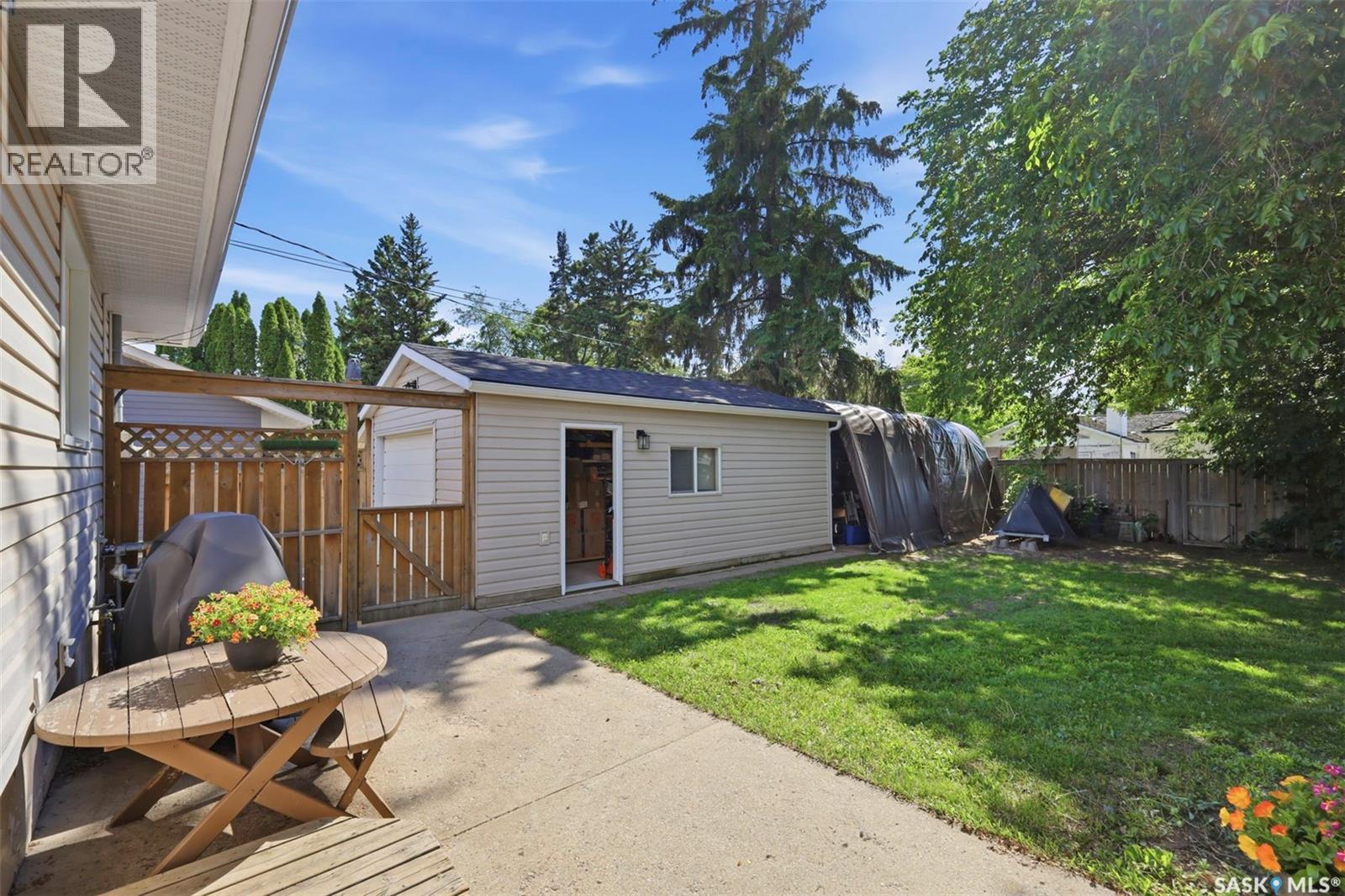 2510 Lansdowne AVENUE — photo 33