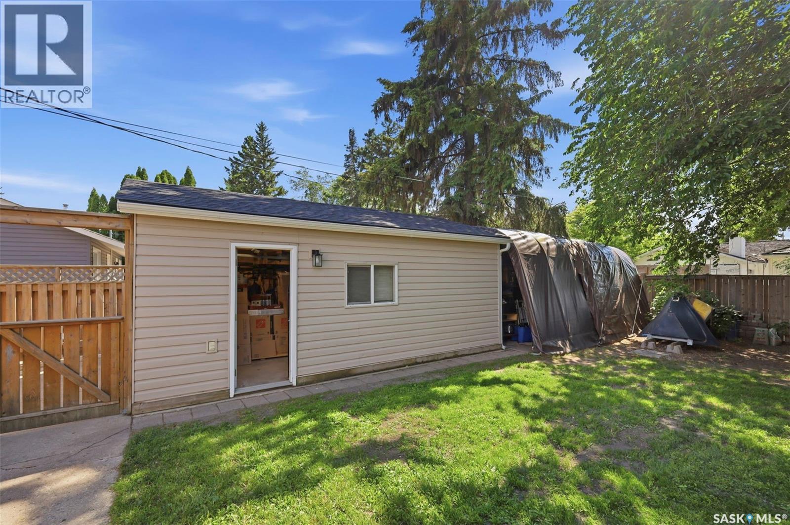 2510 Lansdowne AVENUE — photo 39