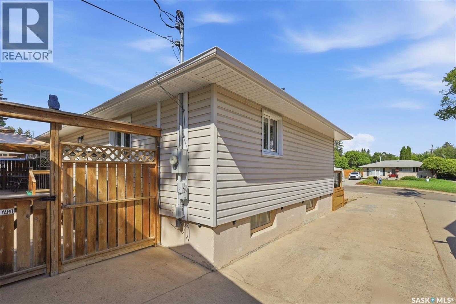 2510 Lansdowne AVENUE — photo 41