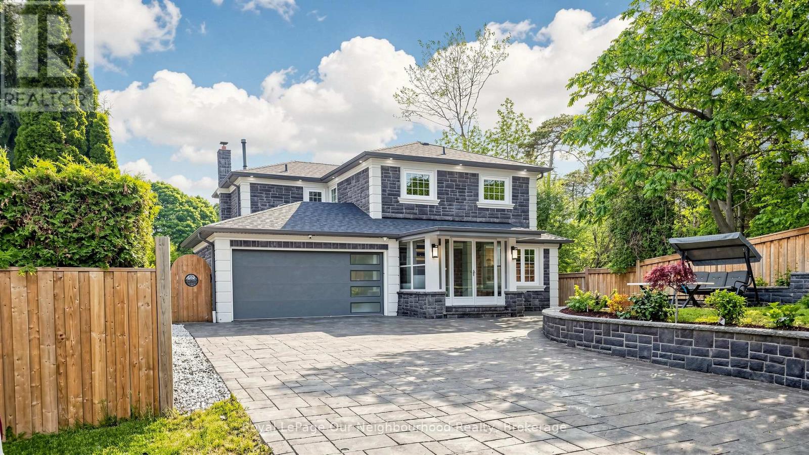 660 DUNN CRESCENT - 1