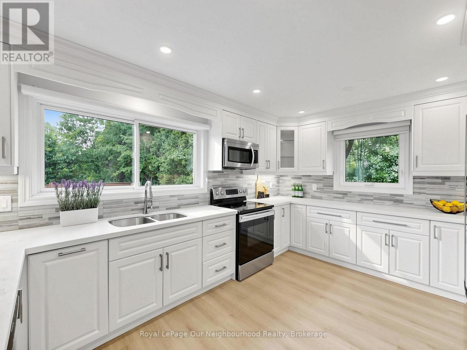 660 DUNN CRESCENT - 10