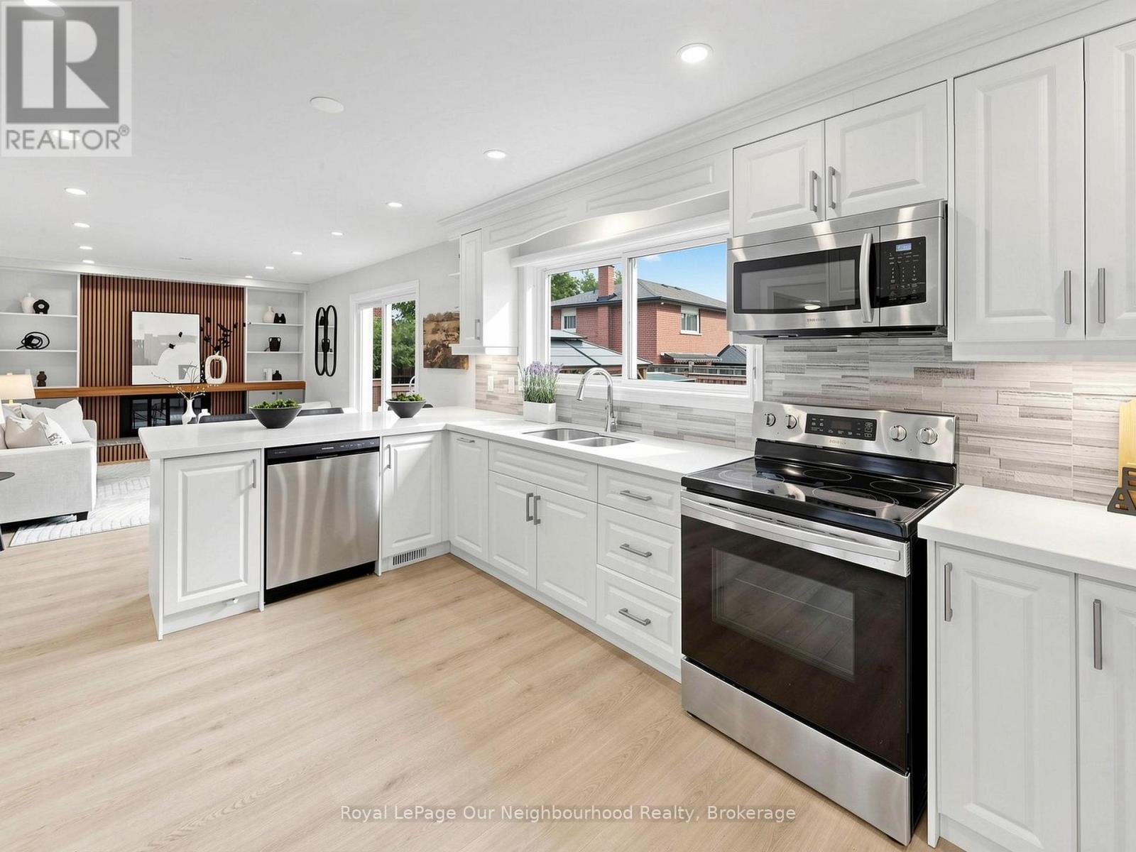 660 DUNN CRESCENT - 11